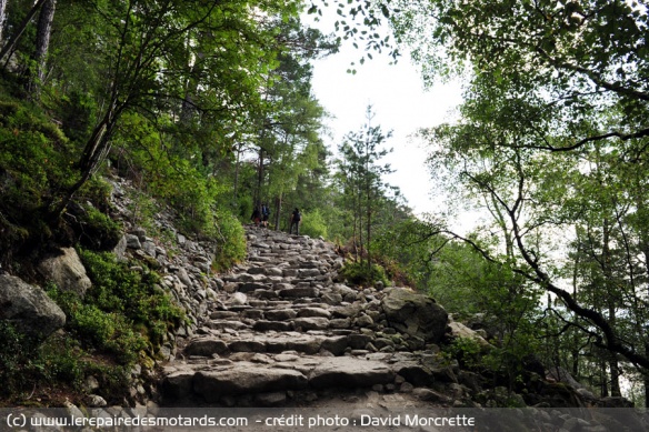 Marche vers le Rocher de la Chaire