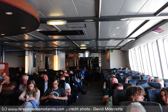 La salle et les passagers du Ferry Fjordline