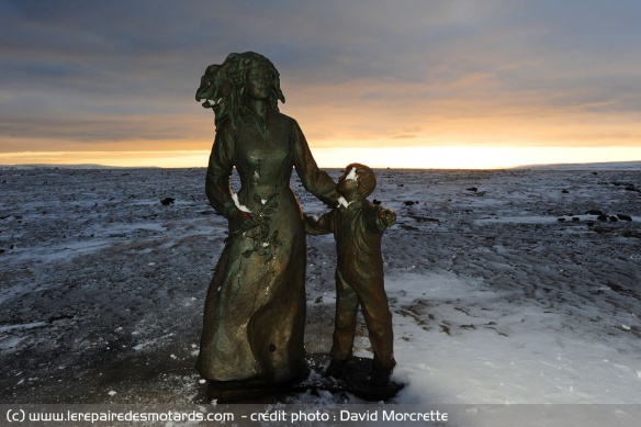 Sculpture Chidren of the Earth monument pour la paix au Cap Nord