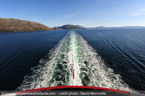 Sillage de la croisière dans les fjords