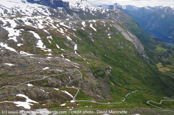 Virages de la route touristique 63