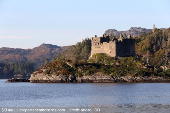 Clan Ranald Castle, sur les bords du Loch Moidart