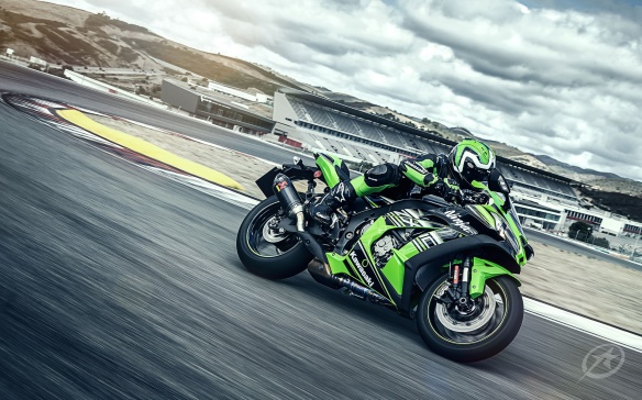 La Kawasaki Ninja ZX-10R conserve son dynamisme mais gagne en maniabilité en 2016